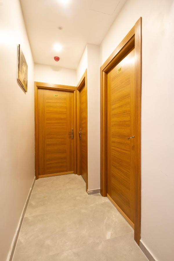Turna Hotel Istanbul Bagian luar foto